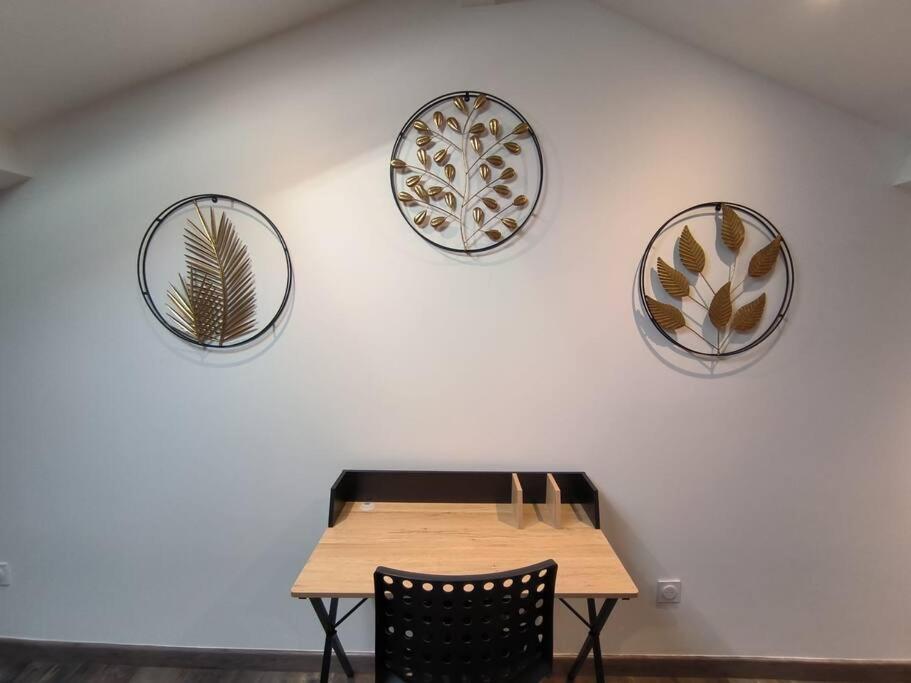 T2 -55M2- Elegant Et Chaleureux Apartment Монбризон Екстериор снимка