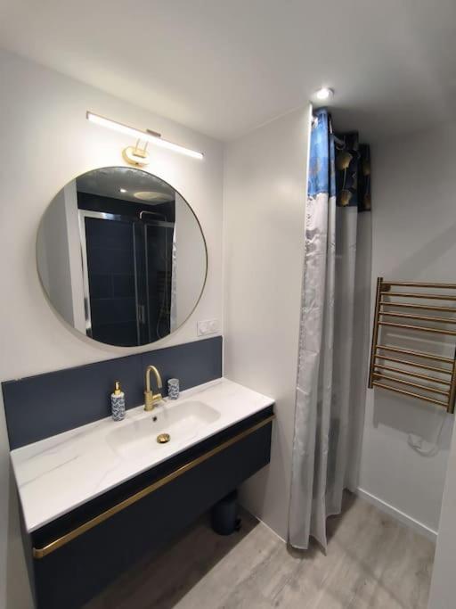 T2 -55M2- Elegant Et Chaleureux Apartment Монбризон Екстериор снимка