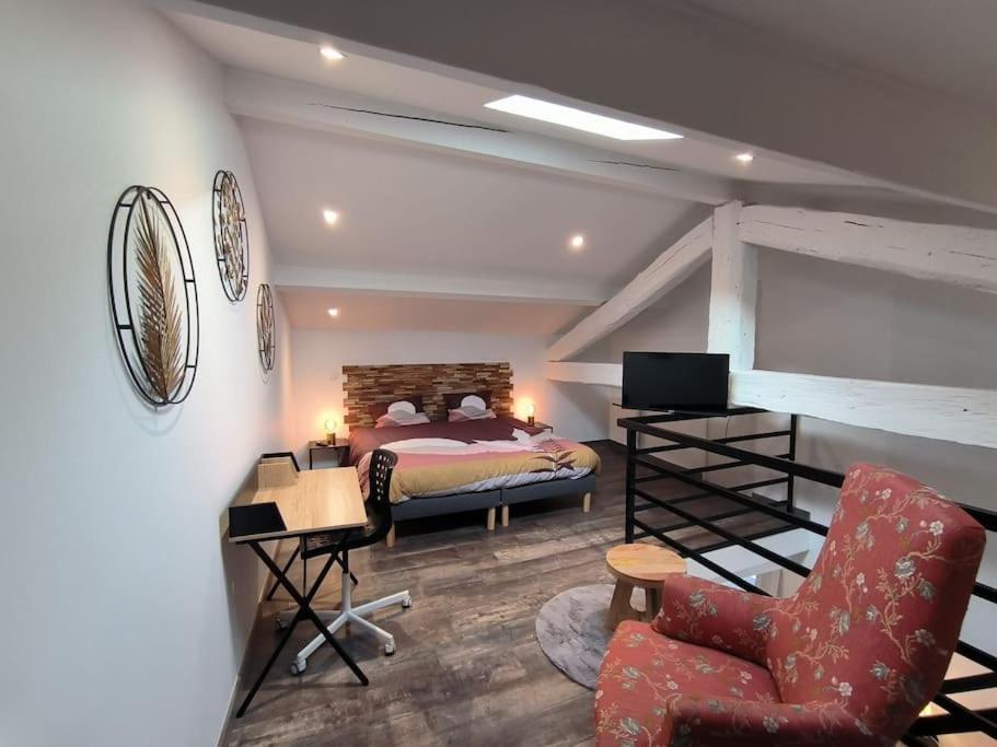 T2 -55M2- Elegant Et Chaleureux Apartment Монбризон Екстериор снимка