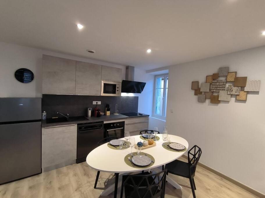 T2 -55M2- Elegant Et Chaleureux Apartment Монбризон Екстериор снимка