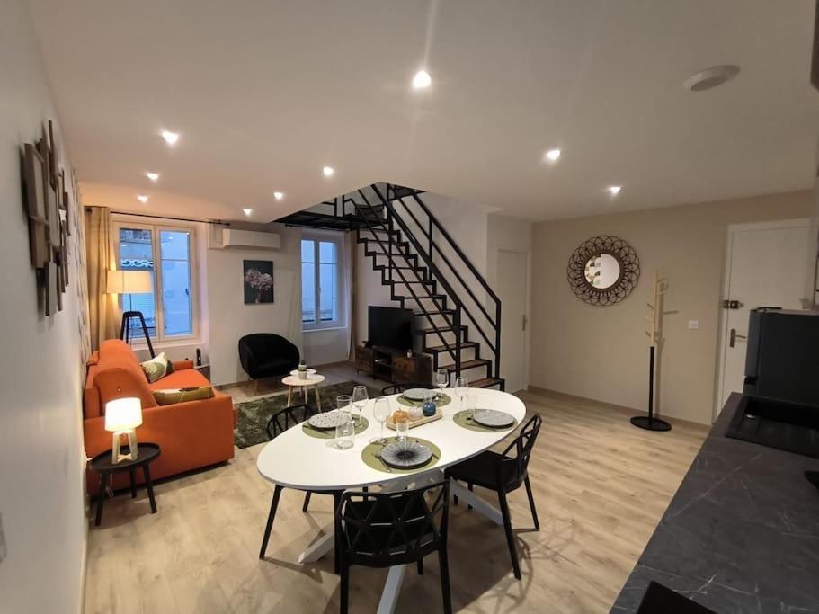 T2 -55M2- Elegant Et Chaleureux Apartment Монбризон Екстериор снимка