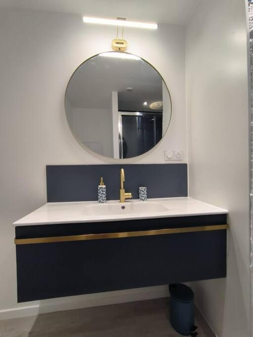 T2 -55M2- Elegant Et Chaleureux Apartment Монбризон Екстериор снимка