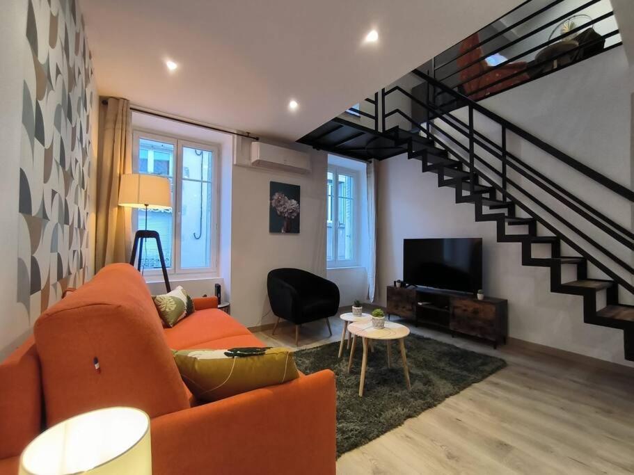 T2 -55M2- Elegant Et Chaleureux Apartment Монбризон Екстериор снимка