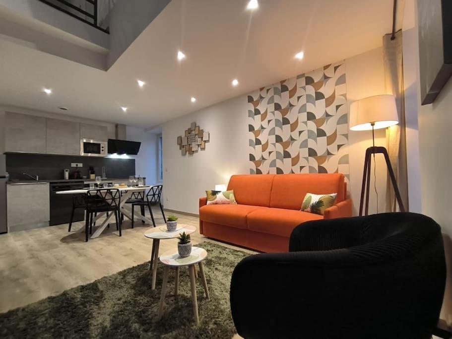 T2 -55M2- Elegant Et Chaleureux Apartment Монбризон Екстериор снимка